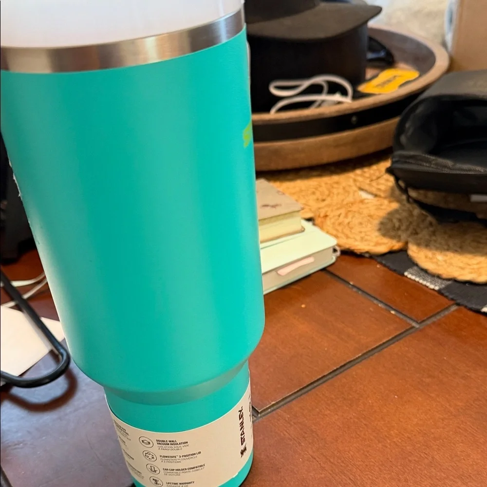 Stanley Quencher H2.0 Tumbler - Vibrant Aqua - Picture 7 of 7